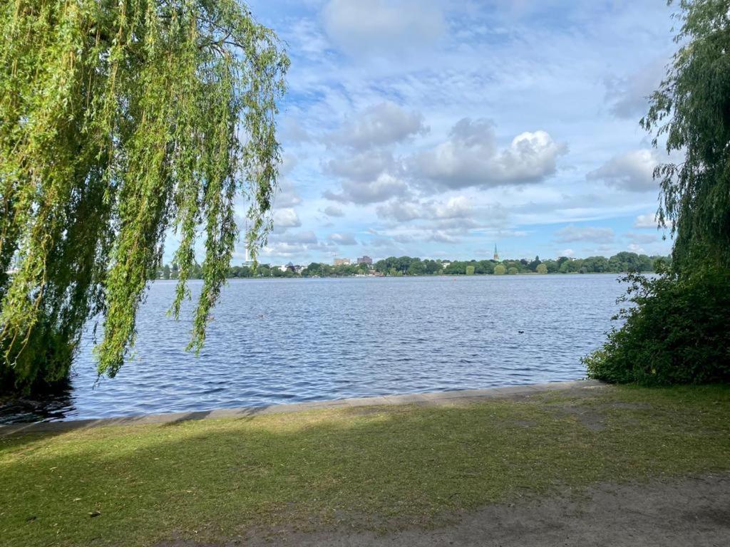 Alster Hamburg - Saniertes Und Moebliertes Apartment Mit Bad Und Kueche Hamburgo Exterior foto